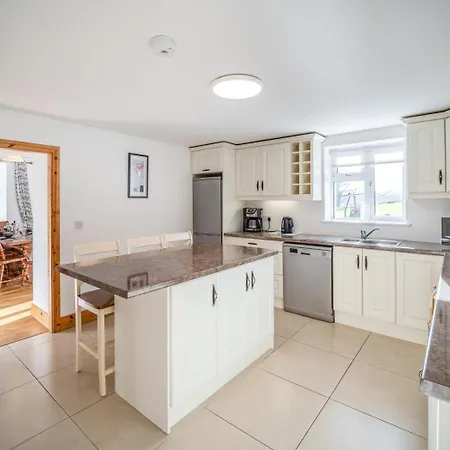 4 Bed In Kilbrittain Oc-i445 * Courtmacsherry