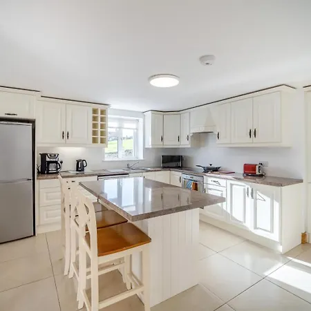 4 Bed In Kilbrittain Oc-i445 *