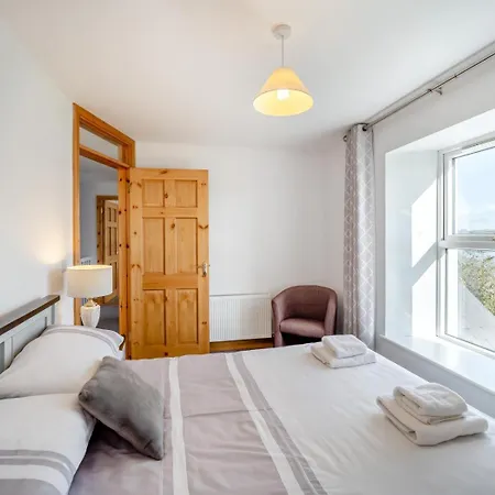 4 Bed In Kilbrittain Oc-i445 * Courtmacsherry